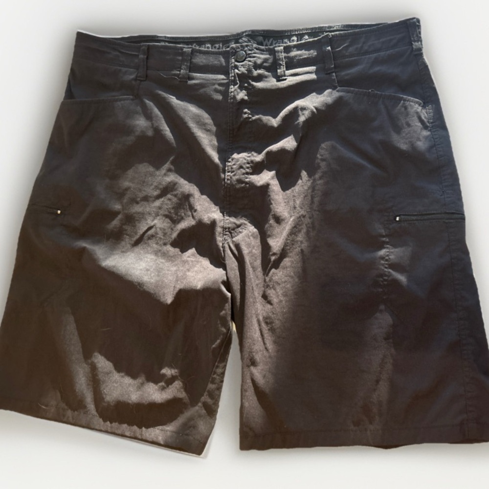 Wrangler Men's Black Plus Size Utility Shorts,‎ Size 46, 3XL, 11" Inseam. EUC